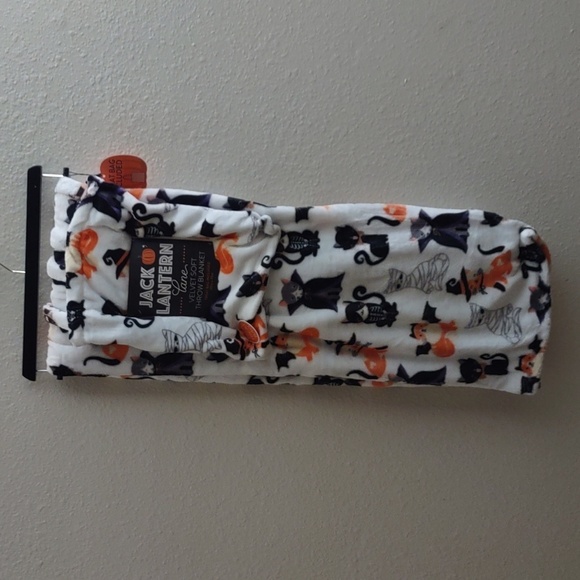 HALLOWEEN Velvet Soft Halloween Throw Blanket with Treat Bag